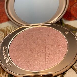 Charlotte Tilbury Star-Embossed Highlighter - Pillow Talk Glow